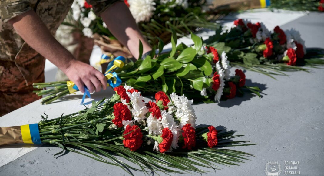 На Донеччині вшанували пам'ять загиблих у Другій світовій війні: фото