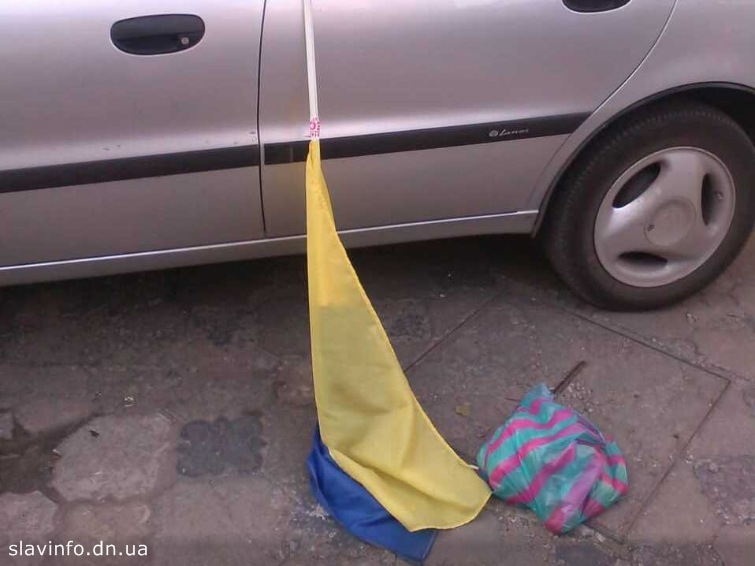 У Слов'янську засудили чоловіка за публічну наругу над прапором України