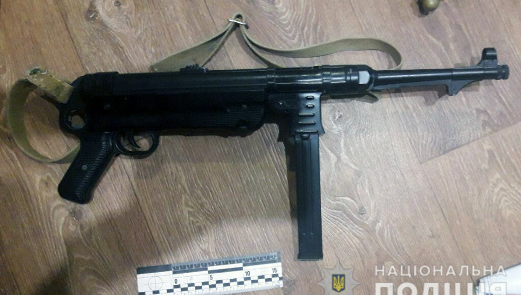 У жителя Донеччини виявили цілий арсенал зброї дома