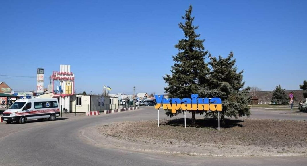 Через КПВВ "Станица Луганская" пропускают людей, - СМИ