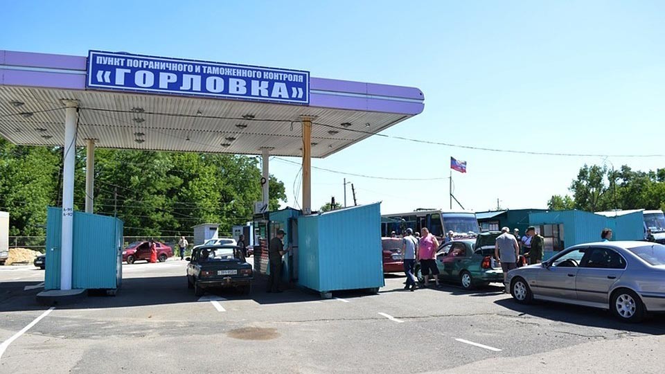 Ватажок "ДНР" заявив, що не збирається відкривати пункти пропуску