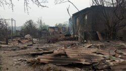 Сотні знищених будинків, пожежники зі всієї України та приїзд прем'єр-міністра. Хроніки пожеж на Луганщині