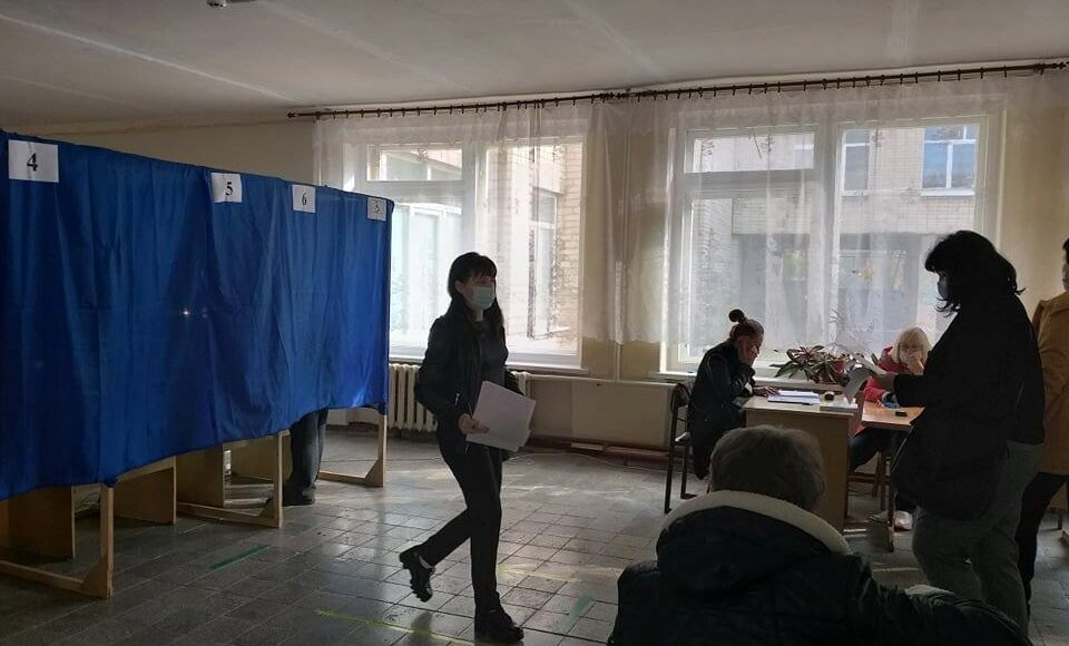 На Луганщине на выборах проголосовало 37,2 % избирателей