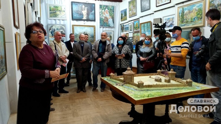 У Слов'янську відкрили щорічну ходожню виставку: фото
