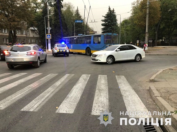 В Краматорске пожилая женщина попала под троллейбус