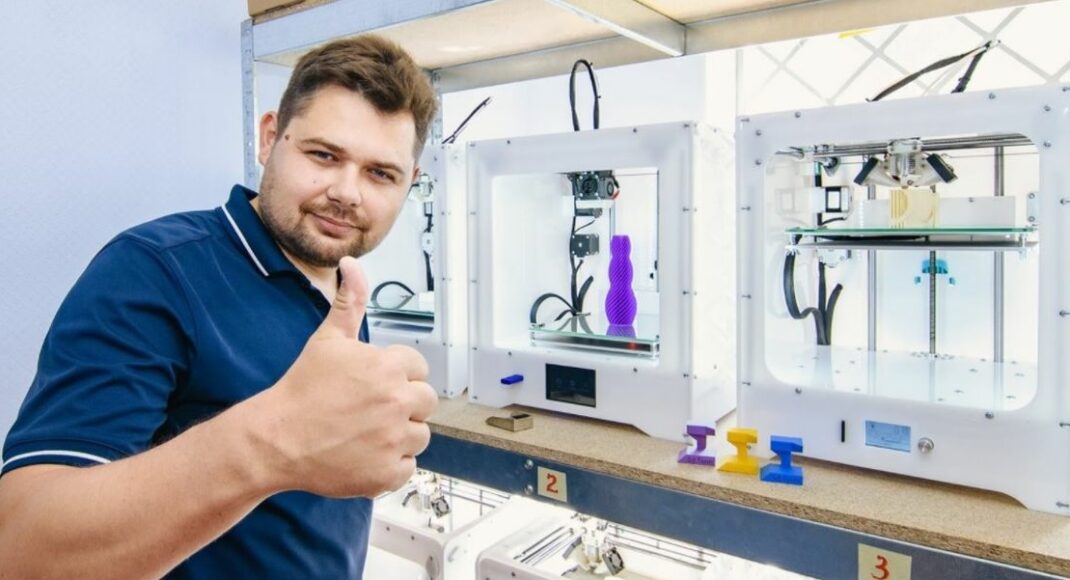 Идея на миллион. Как волонтер и бывший пленный "ДНР" открыл 3D-ферму в Краматорске