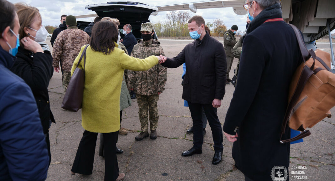 На Донеччину прибули глави диппредставництв європейських країн, США та Канади (фото)