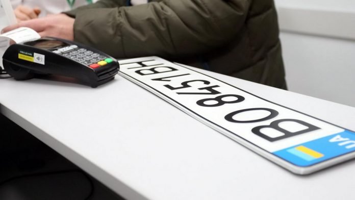 На ТОТ з нового року загарбники заборонять рух автотранспорту з українськими номерами, — ЦНС