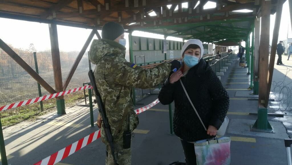 За неделю КПВВ на Донбассе пересекло 2,2 тысячи человек