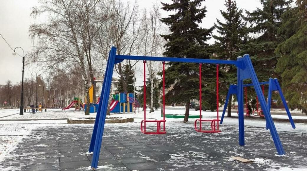 В оккупированной Горловке "разнесли" только что отремонтированную детскую площадку