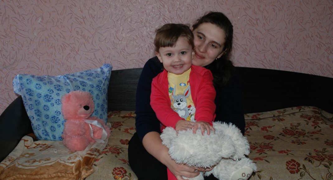 Будинок, над яким не літають снаряди. Як 40 сімей отримали житло у мирних містах Донбасу