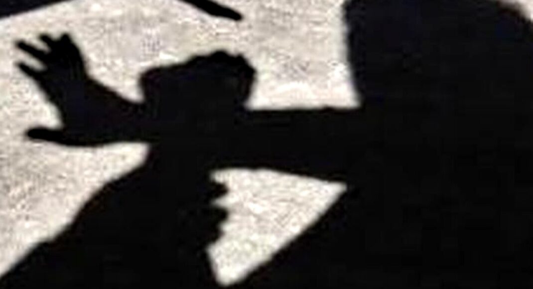 В оккупированном Донецке вор с помощью камня ограбил прохожего