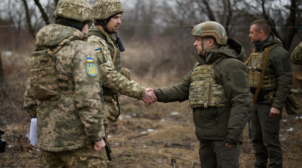 Президент Зеленский посетил передовую на Донбассе (фото)