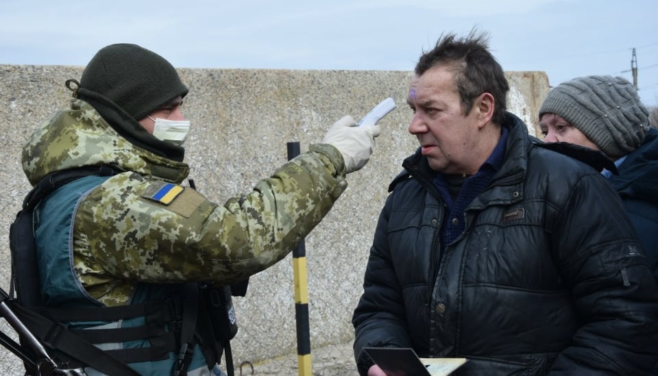 Жителів окупованого Донбасу можуть вакцинувати на КПВВ