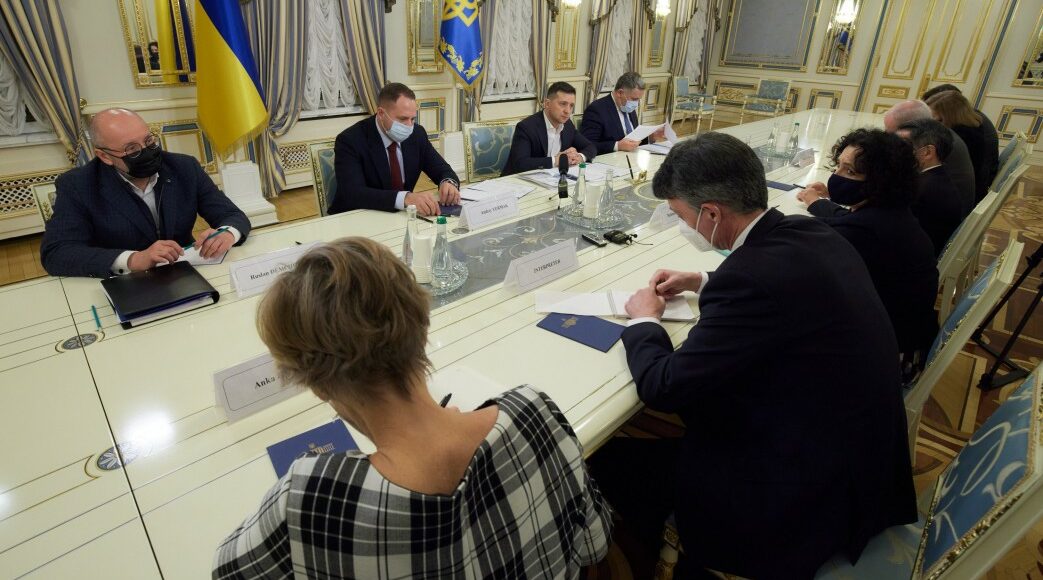 Зеленський зустрівся з послами країн G7 і Євросоюзу: обговорили мирне врегулювання ситуації на Донбасі