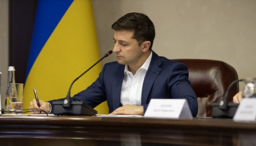 Зеленский подписал указ об активизации мирного урегулирования на Донбассе