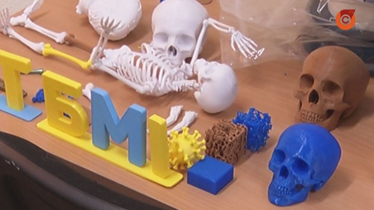 В Мариуполе печатают 3D-модели частей человеческого тела (видео)