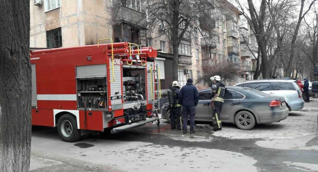 В Мариуполе горела кальянная, пострадала сотрудница