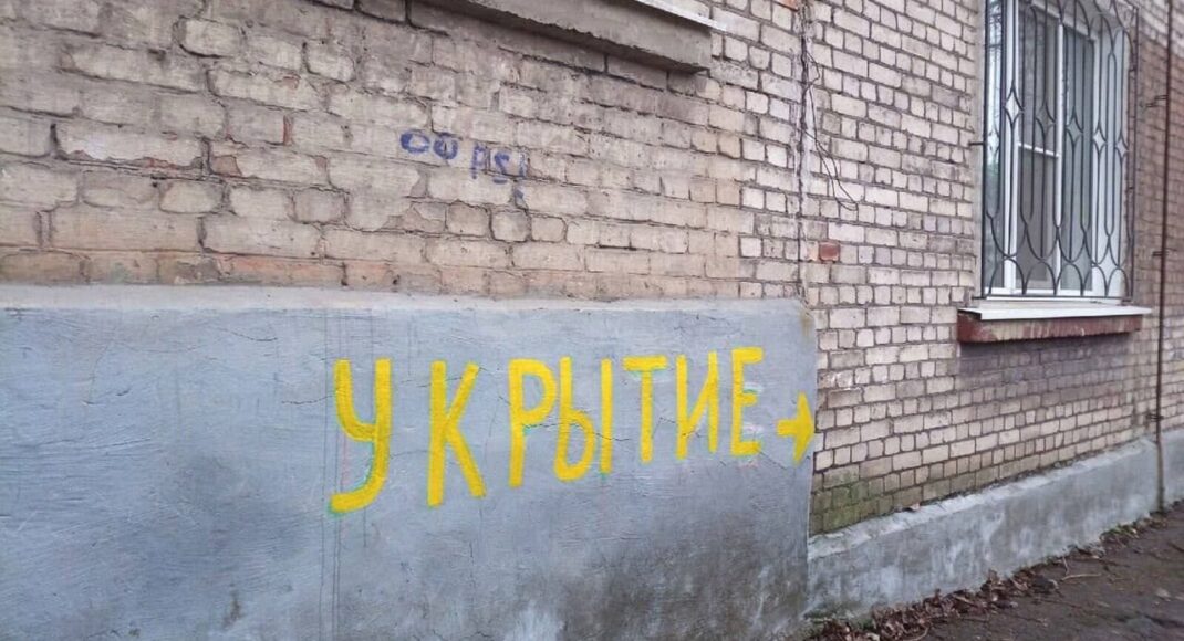 В оккупированном Донецке жалуются на закрытые бомбоубежища