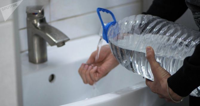 Жители оккупированной Горловки массово сливают воду с батарей из-за отсутствия водоснабжения