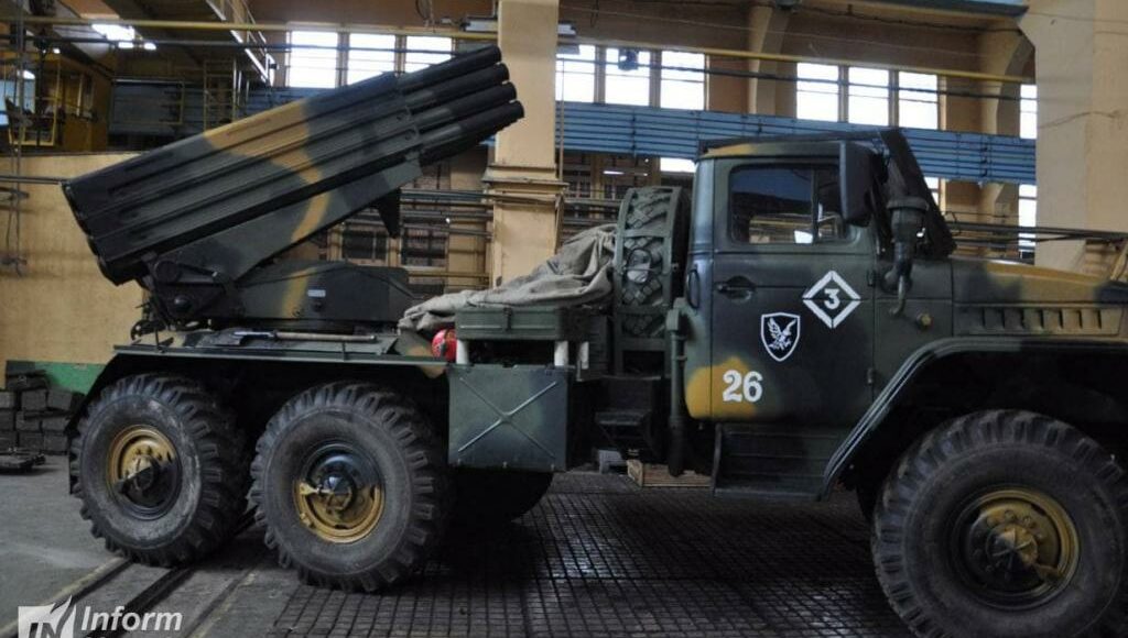 В оккупированной Горловке ракетные установки "Град" маскируют под грузовики (фото)