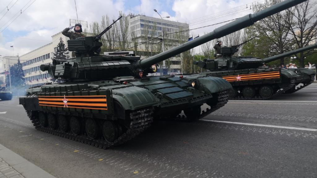 У кремлі визнали, що не зможуть провести парад перемоги в окупованих ними Донецьку і Луганську