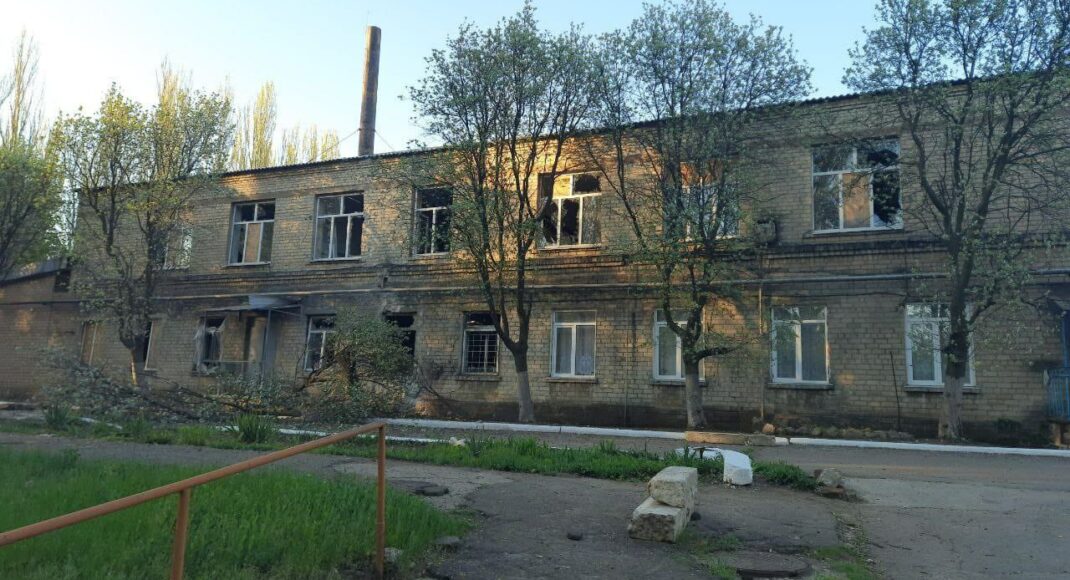 У лікарні Красногорівки пацієнт з COVID-19 помер від інфаркту в результаті обстрілу