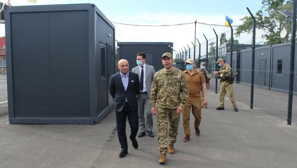 Блокування роботи КПВВ окупантами - це порушення прав людини: заступник генпрокурора відвідав "Щастя"