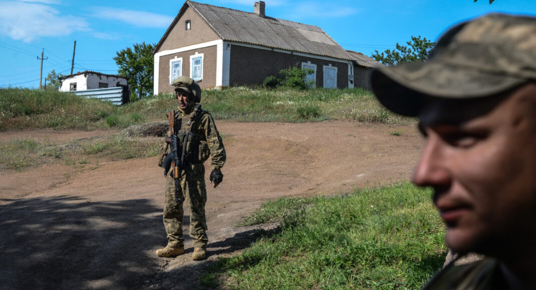 Бойовики "ДНР" з безпілотника замінували прифронтове село на Донеччині: людей евакуювали
