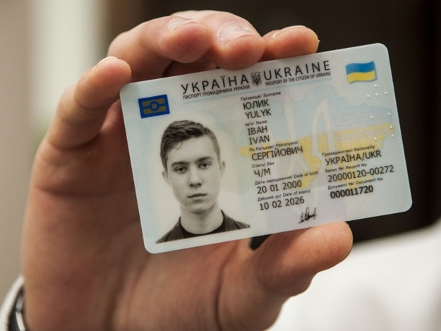 В Минреинтеграции объяснили, как оформить украинский паспорт 14-летнему ребенку с временно оккупированной территории Украины