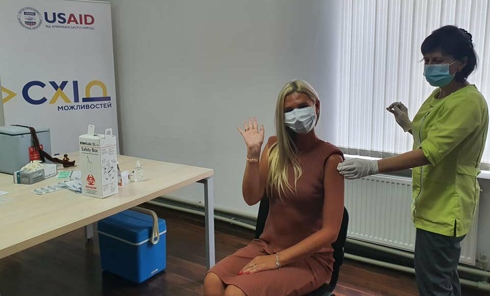 На Донетчине уже более 33 тыс. человек получили по две вакцины от COVID-19 и завершили вакцинацию