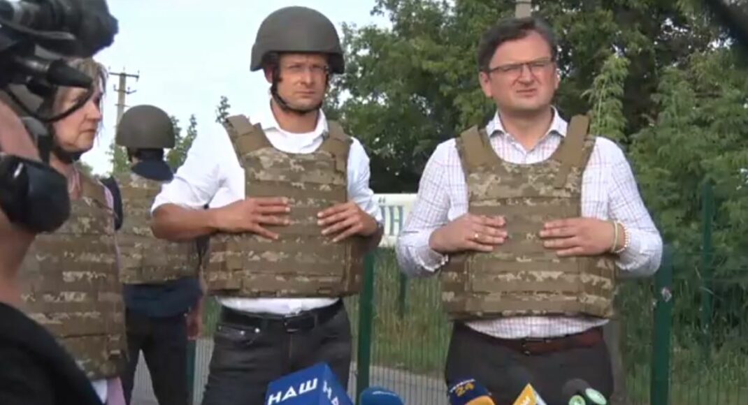 Реінтеграція тимчасово окупованих територій України триватиме: Кулеба про візит на Донбас з головою МЗС Угорщини