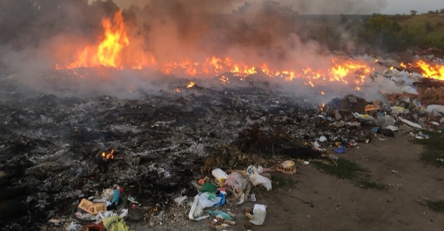 В оккупированном Донецке горит мусорный полигон