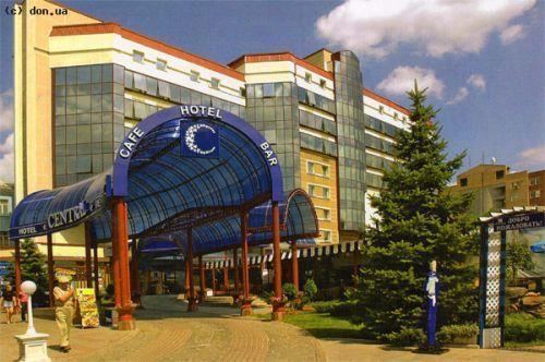 В оккупированном Донецке тушили горящую крышу гостиницы "Централь"
