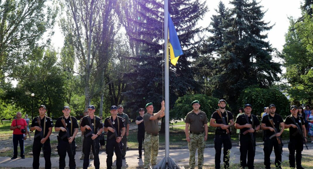 У Лисичанську пройшла церемонія підняття Державного прапора (фото)