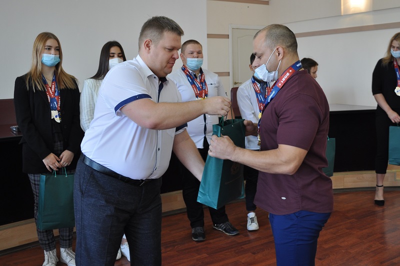 У Краматорську привітали призерів чемпіонату Європи з пауерліфтингу