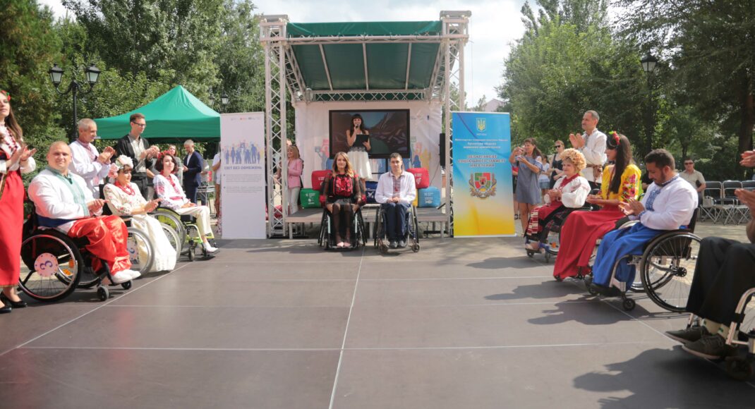 На Луганщині пройшов конкурс для людей з інвалідністю "Світ без кордонів"