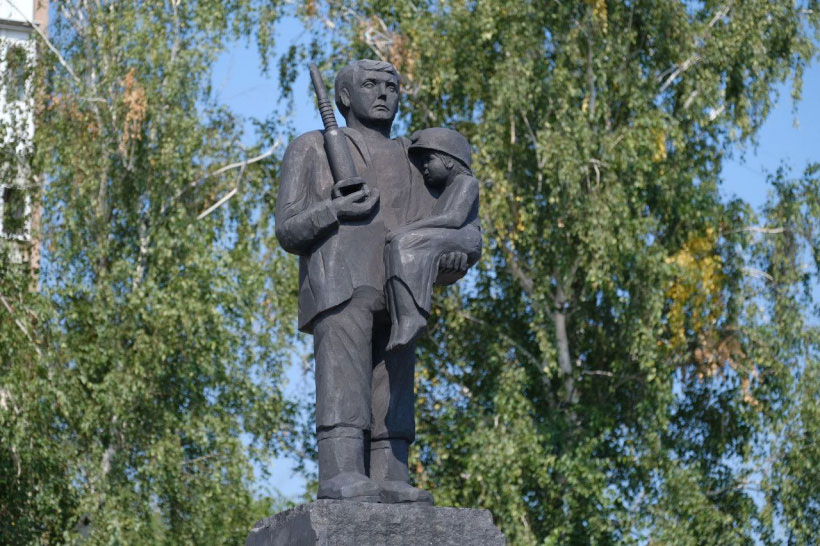 У Торецьку перероблять пам'ятник шахтарям