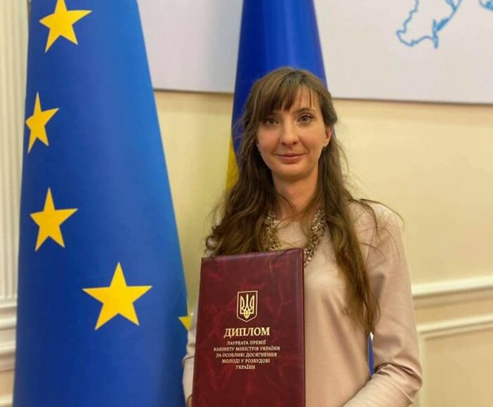 Переселенка з Горлівки отримала нагороду від Кабміну за особливі досягнення у розбудові України