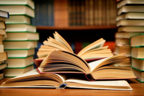 Дітей в окупованому Донецьку змушують збирати книжки для "солдатської бібліотеки"