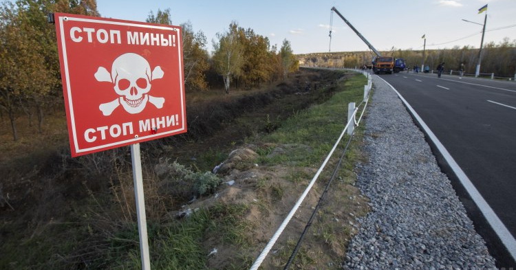 Разминирование на оккупированных территориях почти не происходит, в результате подрыва автомобиля погибли энергетики, - Гайдай