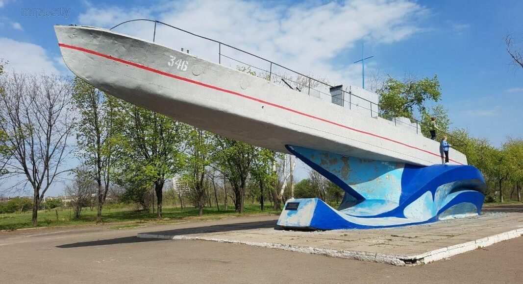 У Маріуполі вандали знову розмалювали пам'ятник морякам-десантникам