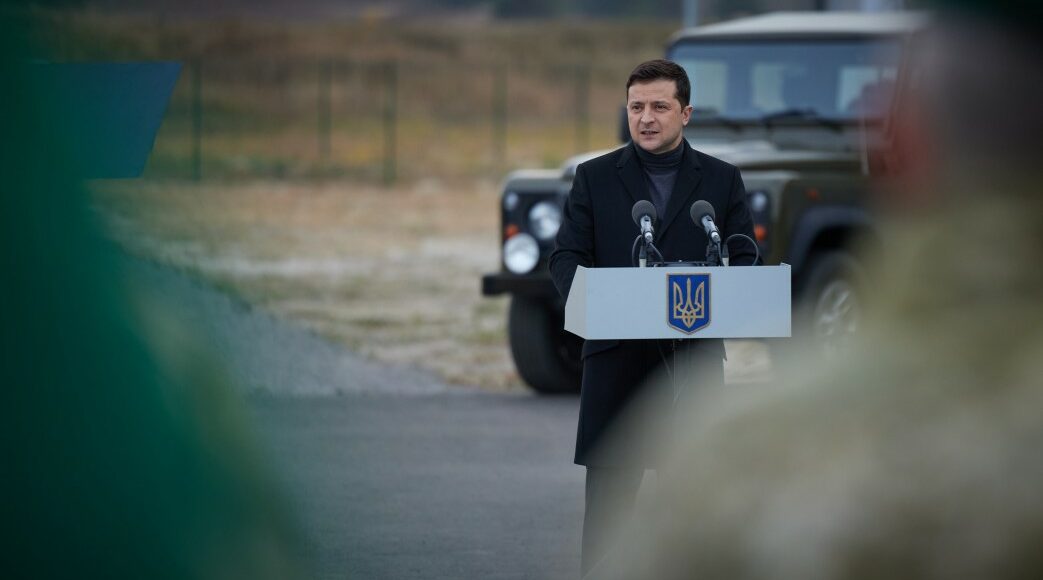 Зеленский призвал украинских пограничников быть готовыми к любому развитию событий на Донбассе