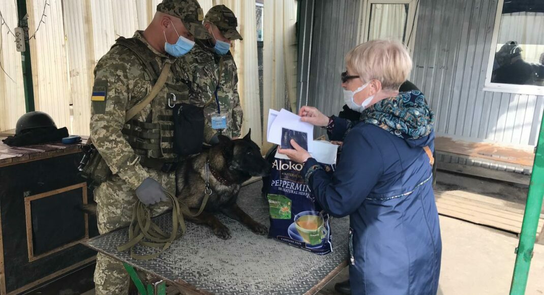 Стало известно, сколько человек пропустили через КПВВ в ОРДЛО за сутки