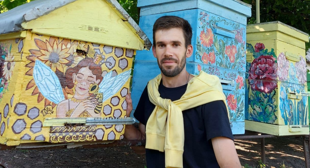 Пасека с вековой историей и экотуризм: как семья пчеловодов развивает медовый бизнес на Луганщине