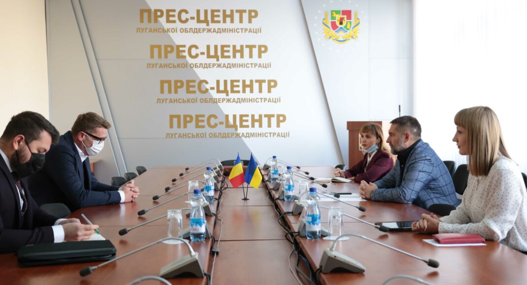 Глава ЛугОГА и Посол Румынии в Украине приняли участие в посадке "Румынской рощи" (фото)