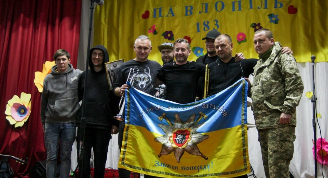 Гурт "Жадан та собаки" виступив для бійців ООС (фото)