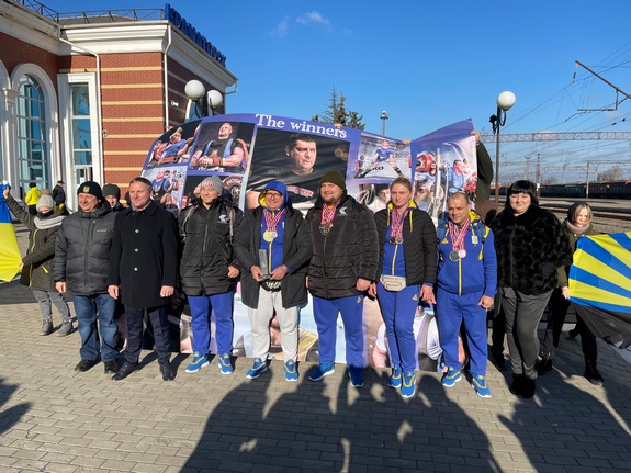У Краматорську зустріли своїх чемпіонів світу з паверліфтингу