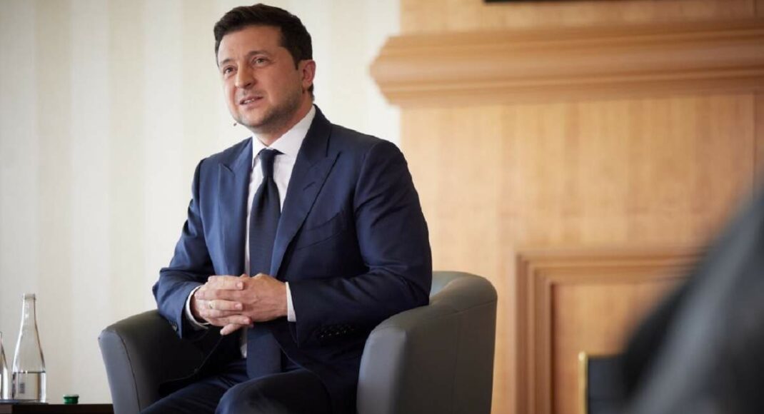 Зеленський сказав, що хоче закінчити війну на Донбасі та назвав винних у втраті територій України