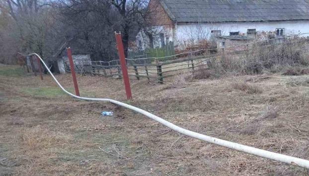 В районе Торецка спецтехника сбила с опор газопровод